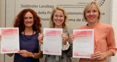 Limiti al lavoro domenicale in Alto Adige, impegno sottoscritto da 16 consiglieri su 35