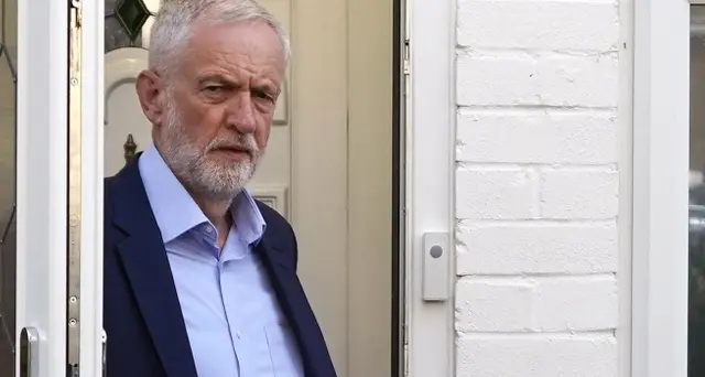 Corbyn, subito la legge contro 'no deal'