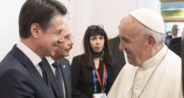 Papa, breve incontro con Conte