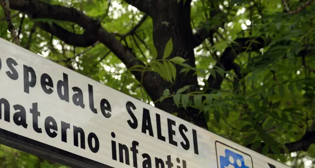 Morta parto, autopsia e 23 indagati