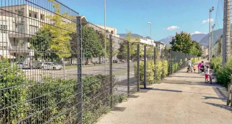 Bolzano, la Sport City blindata con una rete alta 2 metri e mezzo