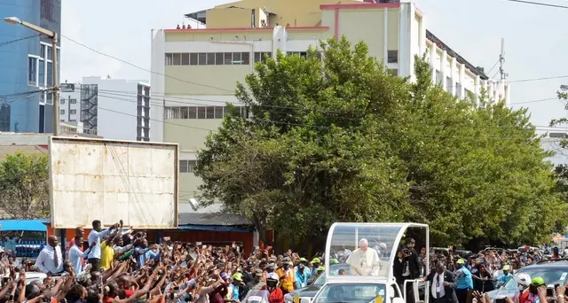 Papa in Mozambico, pace è pietra miliare