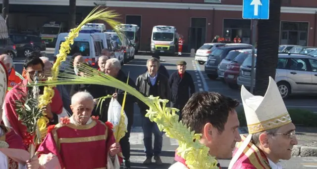 Prete in gita con ragazzi assume droga