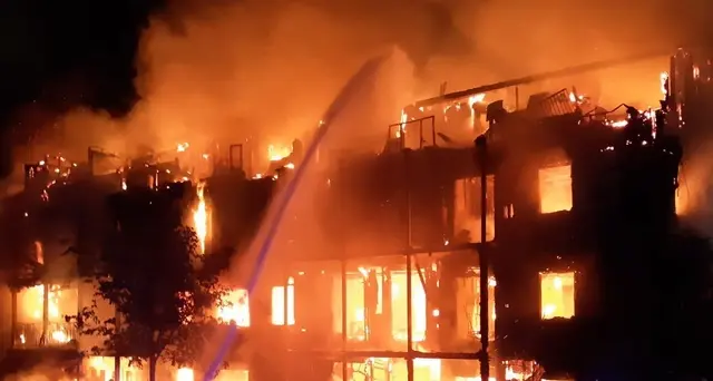 Paura a Londra, palazzina in fiamme