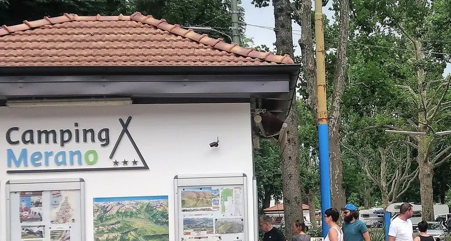 La giunta sfila il camping all’Azienda di soggiorno