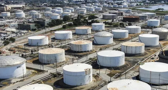 Trump autorizza uso scorte petrolifere