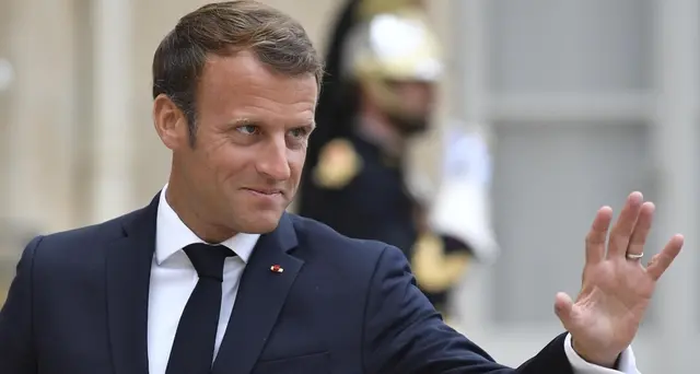 Parigi, rimpatriare i migranti economici
