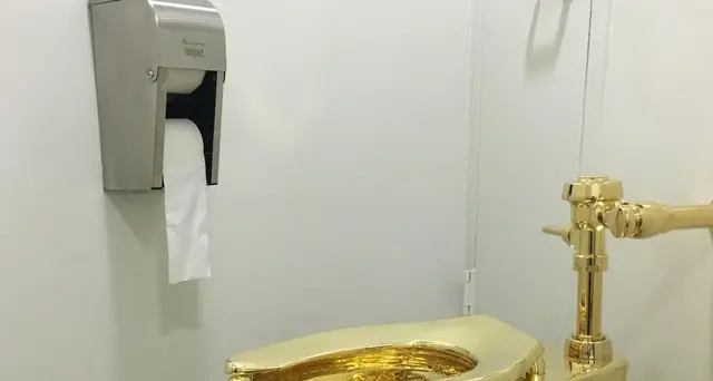 Un nuovo arresto per il furto del water d'oro di Cattelan