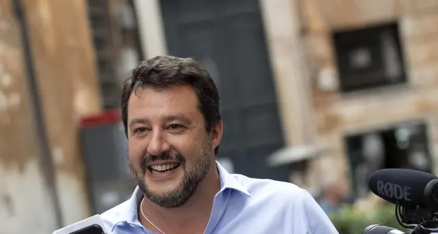 Salvini, pronto al confronto con Renzi