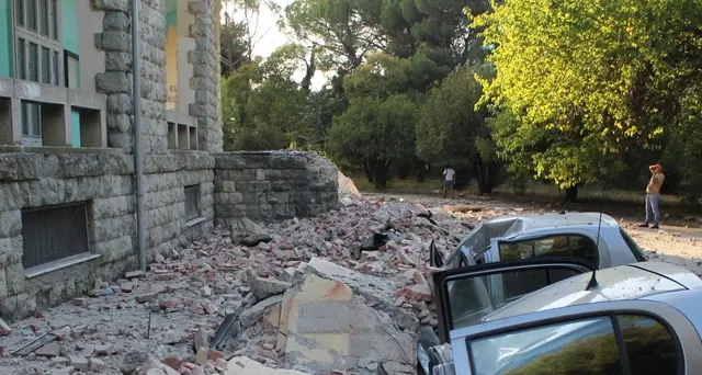 Terremoto in Albania, 60 feriti, crolli