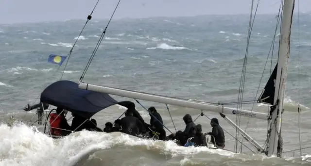 Sbarcati in porto Crotone 58 migranti