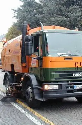 Un nuovo servizio per il lavaggio vie e piazze