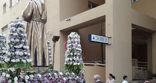 Processione allo Zen con 'inchino' a Cc