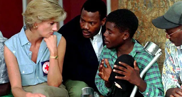 Harry come Diana in Angola contro mine