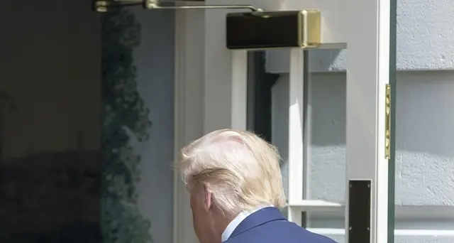 Trump, 'talpa faziosa, siamo in guerra'