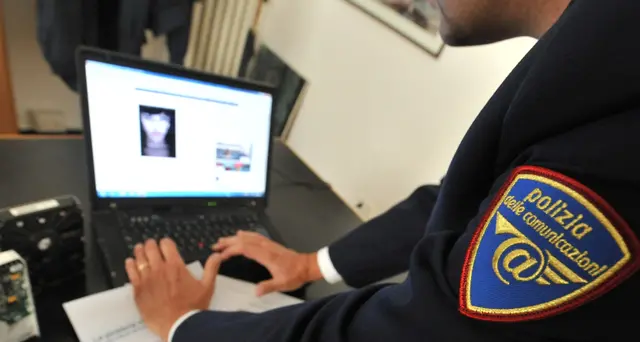 Ricatta minore per video hot, arrestato