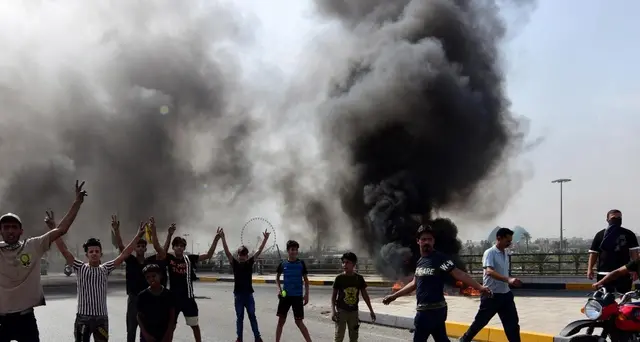 Scontri a Baghdad, lacrimogeni polizia