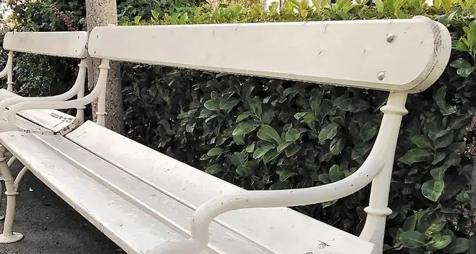 Panchine bianche, un ritorno al passato