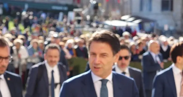 Conte, intollerabile lentezza post sisma