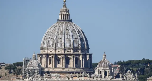 Messa a S.Pietro, giù frammenti soffitto