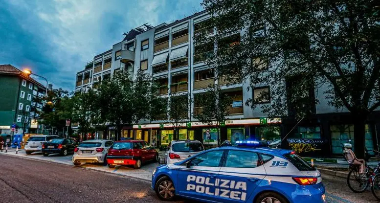 Accoltellamento sulle scale nella palazzina di via Palermo