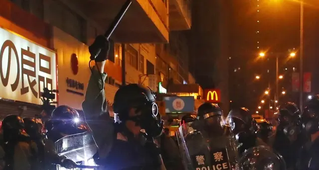 Hong Kong, Lam apre a intervento Cina