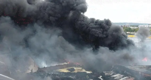 Francia, incendio in periferia di Lione