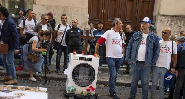Whirlpool pronta a sospendere cessione