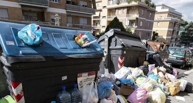 Mancata differenziata negozi, indaga pm