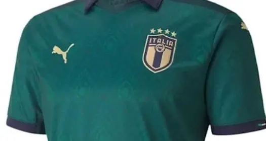 La Nazionale fa discutere ma soltanto per la maglia