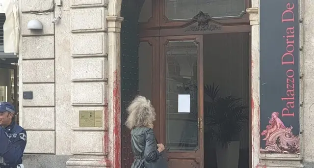 A Genova imbrattata sede consolato turco
