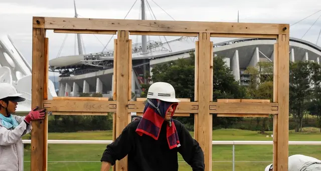 Tifone, rischio emergenza a Tokyo
