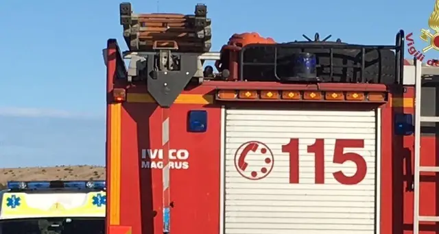 Incastrato in macchinario, muore 57enne