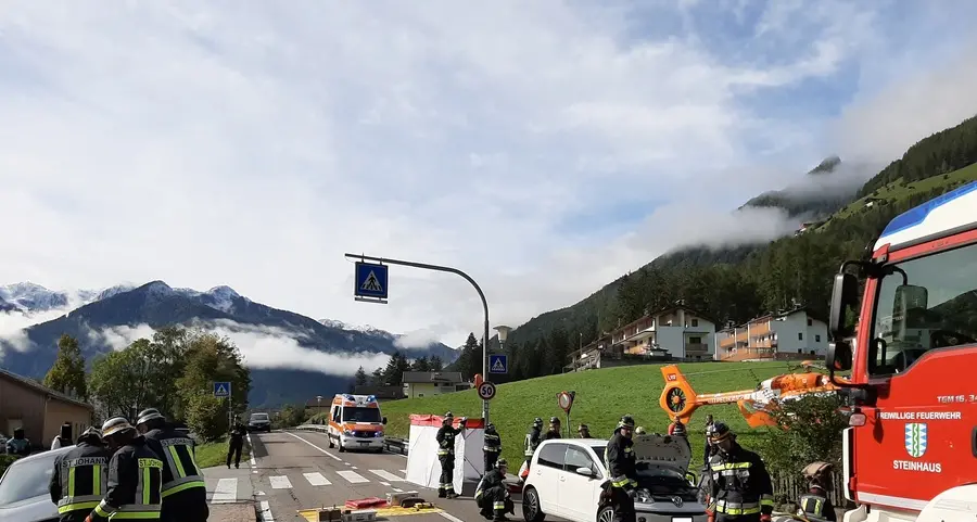 Si schianta in auto, 38enne ferita