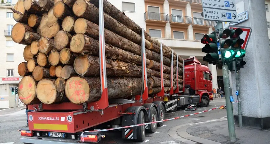 Il Comune: «Vietiamo il passaggio dei camion»