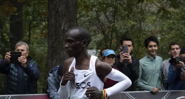 Impresa Kipchoge,maratona sotto le 2 ore