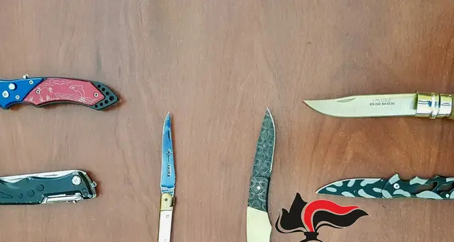 Metal detector su minori per i coltelli