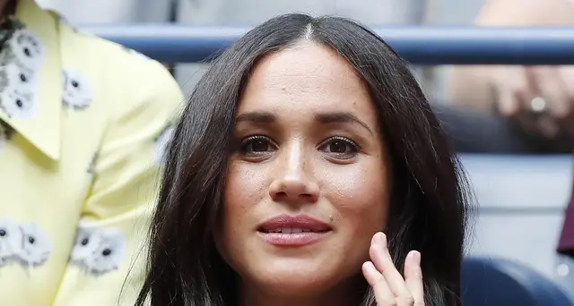 Hillary difende Meghan dalle critiche