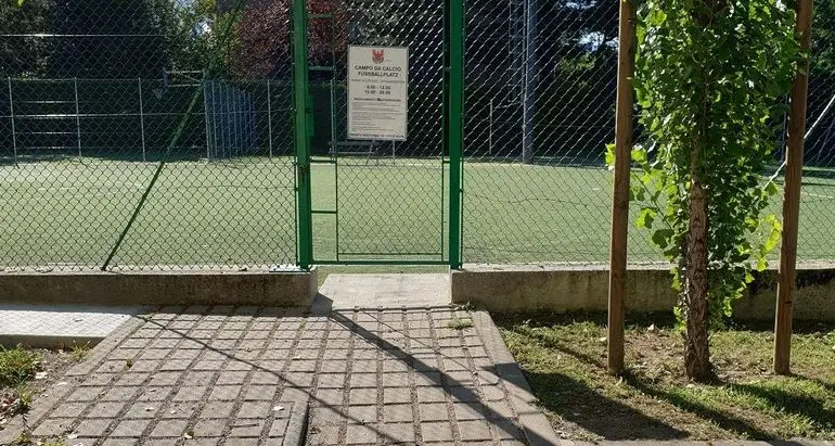 Campi sportivi e biblioteca accessibili senza barriere