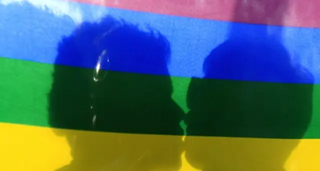 Scritta omofoba contro un'infermiera