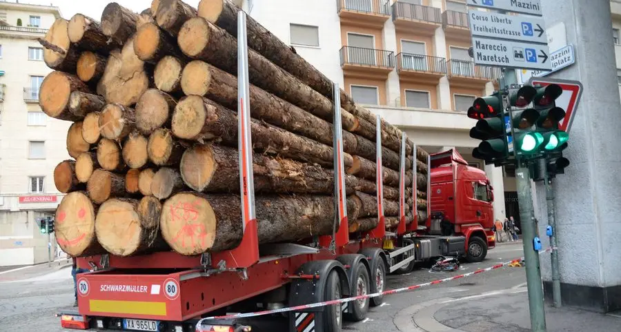 Tir in città: niente divieti ma arriva un nuovo semaforo