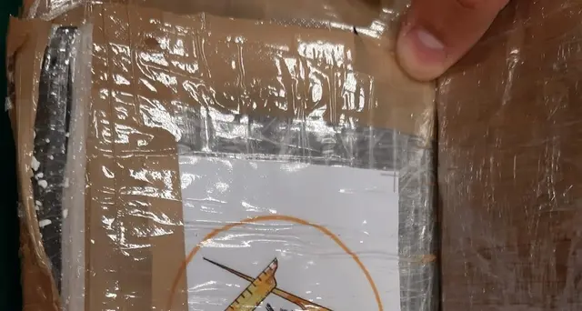 Panetto cocaina con simboli massonici