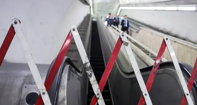 Scale mobili, stop stazione metro Roma