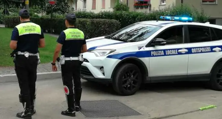 Infilzato alla testa col cacciavite