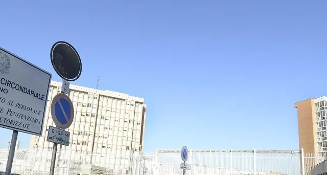 Violenze su detenuti, arrestati 6 agenti