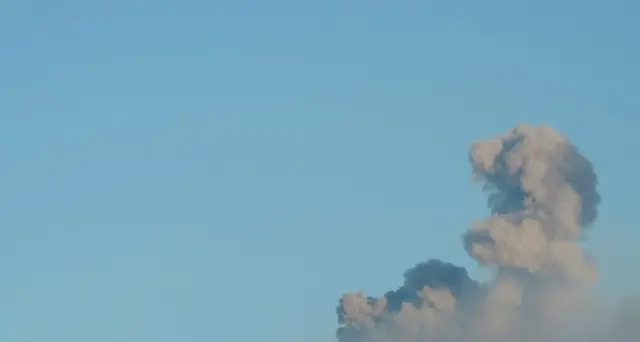 Etna: cenere lavica da crateri sommitali