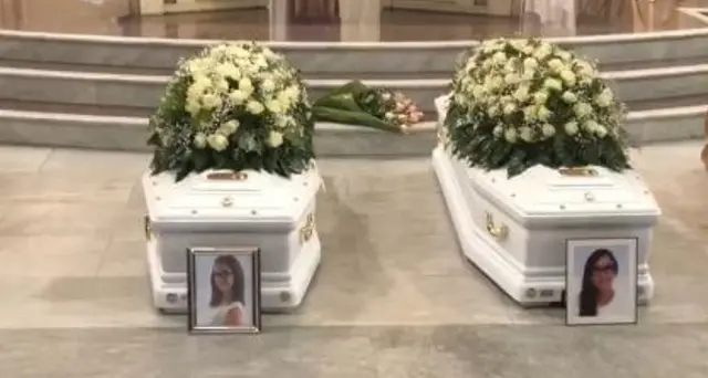 Strage famiglia: in centinaia a funerali