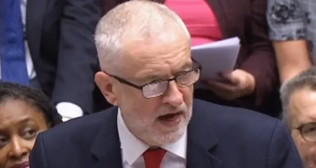Brexit, Corbyn dice no all'accordo
