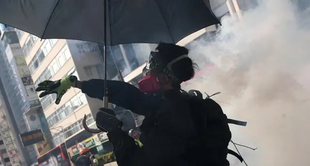 Hong Kong, migliaia di nuovo in piazza