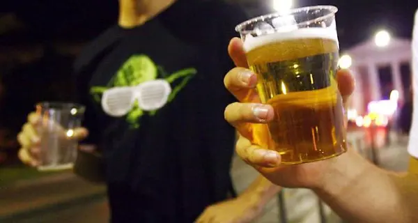 Serve le birre ai minorenni, sanzionato un barista a Bressanone